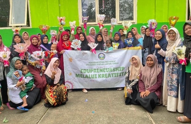 Pengabdian pada Masyarakat Melalui Edupreneurship Berbasis Kreativitas